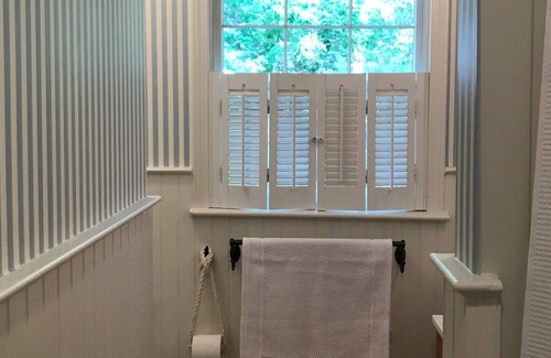 Edgartown Cottage | Ferry Tickets Available! Charming/Pet Friendly Cottage in Edgartown