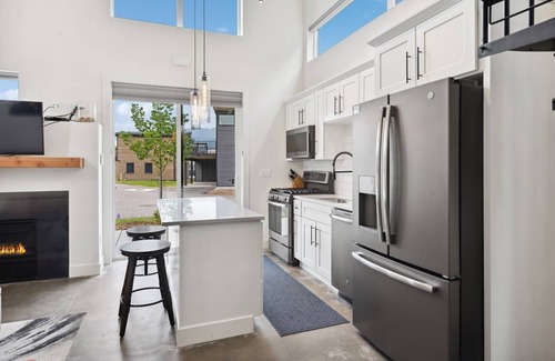 Whitefish Condo | Festive Stays Available! Pet Friendly Quarry Unit! Community Amenities!