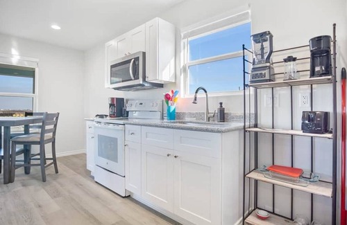 Gilchrist House | Fetching, cozy home, Sleeps 4! Pet&kid friendly!