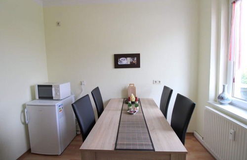 Goerlitz Apartment | Fewo Am Birkenwäldchen - Holiday apartment with 2 bedrooms and balcony
