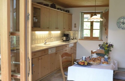 Ruhpolding Apartment | Fewo , Balk., Küche, 2 Schlaf- und 1 Wohnzimmer, Kachelofen, Wlan, max 4 Pers
