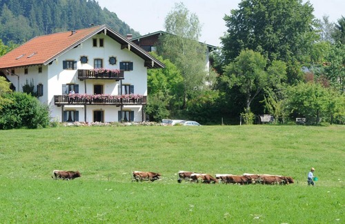 Ruhpolding Apartment | Fewo , Balk., Küche, 2 Schlaf- und 1 Wohnzimmer, Kachelofen, Wlan, max 4 Pers