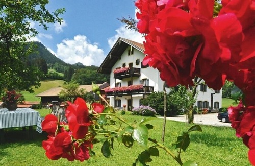 Ruhpolding Apartment | Fewo , Balk., Küche, 2 Schlaf- und 1 Wohnzimmer, Kachelofen, Wlan, max 4 Pers