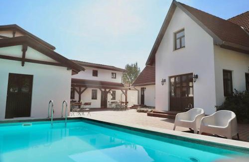 Dargun Apartment | FeWo Gotland Mecklenburg Pool Alte Schule Barlin