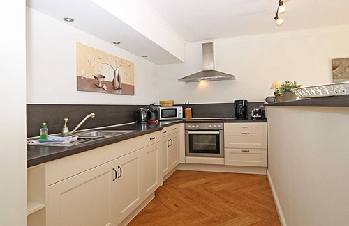 Hohen Niendorf Apartment | FeWo iim Jagdschloss Hohen Niendorf near Kuehlungsborn