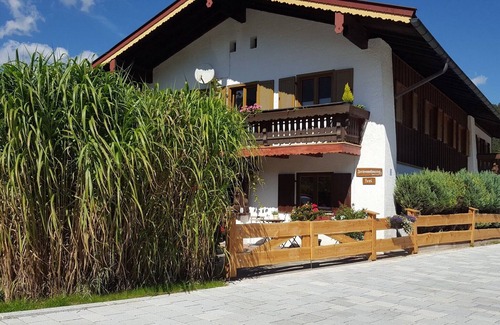 Konigssee Apartment | Fewo Jenner, 2-4 Personen, Balkon, zwei separate Schlafzimmer, Balkon