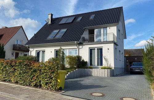 Alt-Travemunde/Ronnau Condo | FeWo Lütte in Haus Tulle - dream in a quiet location/incl. seasonal beach chair
