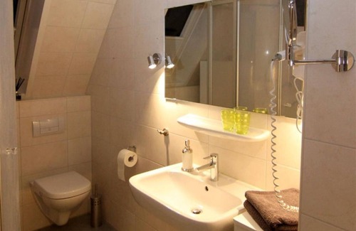 Nordseebad Burhave Apartment | Fewo Möwe, Dusche, WC, 1 Schlafraum - Ferienwohnungen "allee Café"
