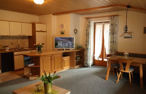 Bischofswiesen Apartment | Fewo Nr. 2 Lattenberg für 2-3 Pers., 1 Schlafzimmer, Wohnraum mit Küchenzeile, Balkon