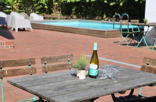Dargun Apartment | FeWo Wollin Mecklenburg Pool Alte Schule Barlin