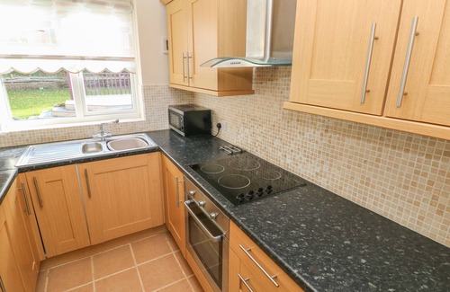 Porthyrhyd Cottage | FFAU'R DDRAIG, pet friendly, character holiday cottage in Cross Hands