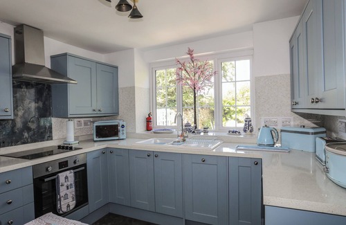 Caergeiliog Cottage | FFRWD, pet friendly, with open fire in Rhosneigr