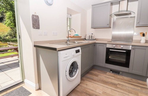 Bangor Cottage | FFRWDD GALED UCHAF, family friendly, with open fire in Tregarth