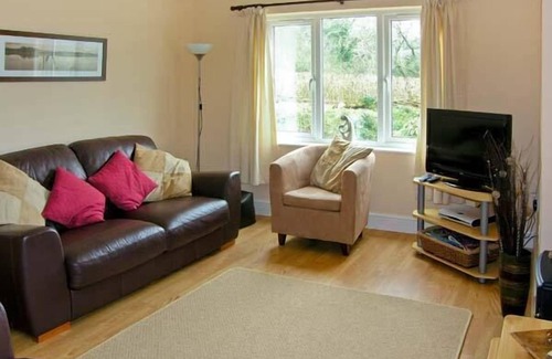 Martletwy Cottage | FFYNNON NI, pet friendly, with a garden in Narberth