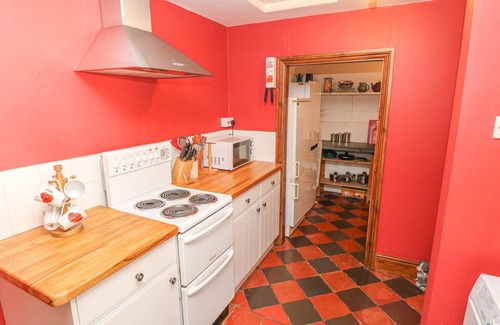 Pontfaen Cottage | FFYNNONDICI FARMHOUSE, family friendly in Newport, Pembrokeshire