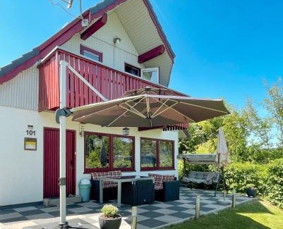 Seepark Kirchheim House | FH "Gestiefelter Kater" am See im hessischen Bergland