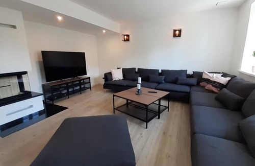 Born auf dem Darss House | FH Magnolia - terrace, roof terrace, garden, sun loungers, barbecue, pets, fireplace, sauna, close to the Bodden, Baltic Sea 6km away, WLAN