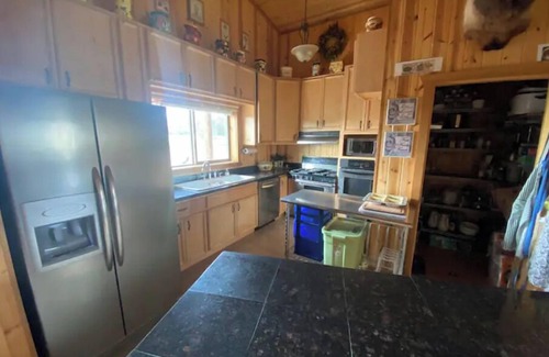 Meeteetse Cabin | Fiddleback Lodge and Cabins