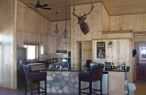 Meeteetse Cabin | Fiddleback Lodge and Cabins
