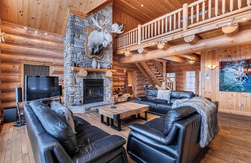 Fiddler Lake Resort House | Fiddler Lake Resort Luxury Chalet+ Private Jacuzzi