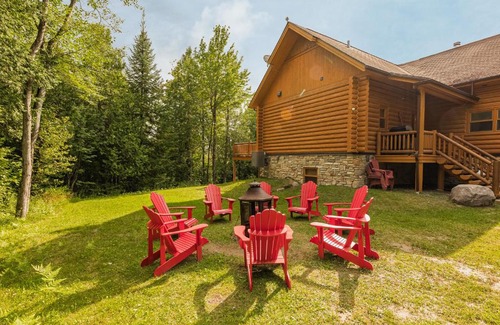 Fiddler Lake Resort Ski Chalet | Fiddler Lake Resort Chalet 80 Deer with pool