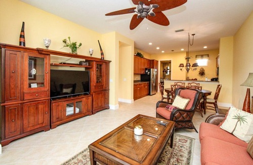 Naples House | FIDDLER'S CREEK WATERFRONT SEASONAL 3 BEDROOM-3 BATH COACH HOME IN VARENNA