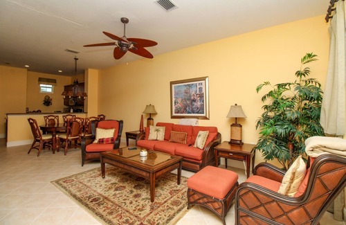 Naples House | FIDDLER'S CREEK WATERFRONT SEASONAL 3 BEDROOM-3 BATH COACH HOME IN VARENNA
