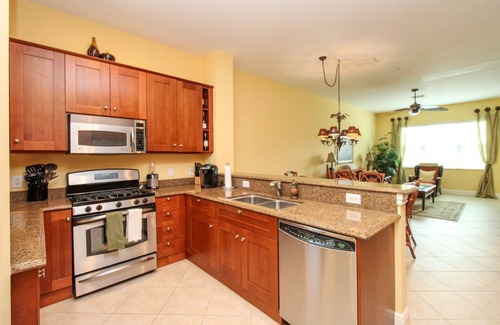 Naples House | FIDDLER'S CREEK WATERFRONT SEASONAL 3 BEDROOM-3 BATH COACH HOME IN VARENNA