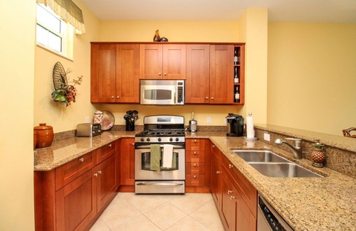 Naples House | FIDDLER'S CREEK WATERFRONT SEASONAL 3 BEDROOM-3 BATH COACH HOME IN VARENNA