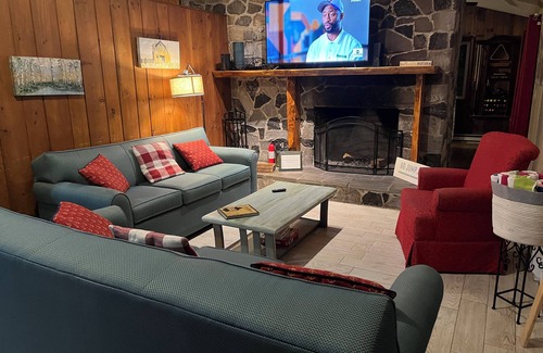 Birch Hill House | Fido Friendly Indoor Heated Pool Slps 22 Pool Table Swim SkiGambleSnowboardRelax