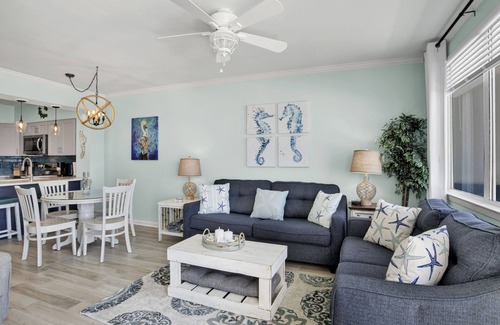 Orange Beach Condo | Fido friendly! Silver Beach 605. Toes in the Water OBA & Access to Sand!