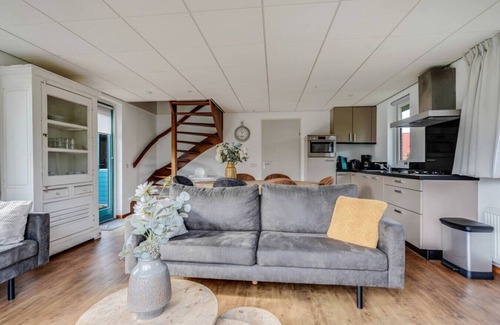 Zwiggelte House | Fieldfare I Home with Fine Garden
