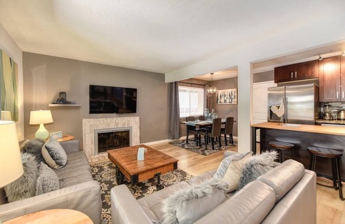 Southeastern Sacramento House | FieldOnBlue Large Yard Grill, Garage, close to Downtown, Golden One, UC Davis