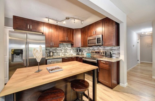 Southeastern Sacramento House | FieldOnBlue Large Yard Grill, Garage, close to Downtown, Golden One, UC Davis