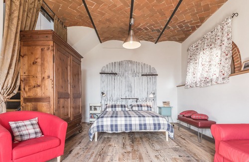 San Giovanni Valdarno Villa | Fienile da Primo - stunning Tuscan villa with private swimming pool