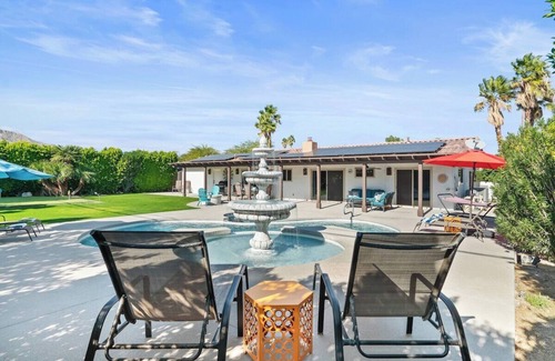 Desert Park Estates House | Fiesta De Aqua – Playful Palm Springs Oasis with Pool, Spa, Putting Green & Mountain Views