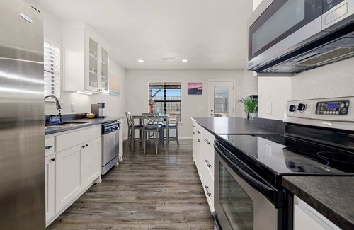 Fayetteville House | Fiesta Stay-Tons of Restaurants&Shops-Central Fay