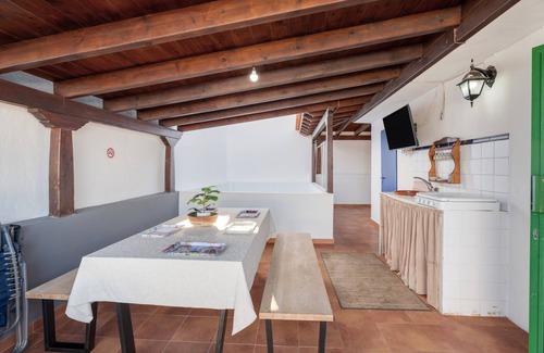Alcala Apartment | 'Fiestas De Alcalá' with Shared Terrace and Wi-Fi