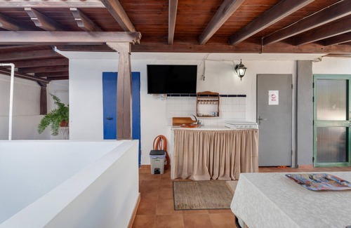 Alcala Apartment | 'Fiestas De Alcalá' with Shared Terrace and Wi-Fi