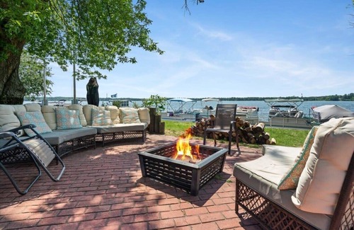 Mayfield Apartment | Fife Lake loft style room with lake views- Kitchenette only