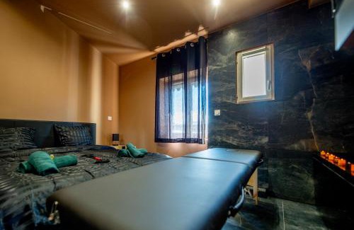 Vaise Apartment | Fifty Shades Suite