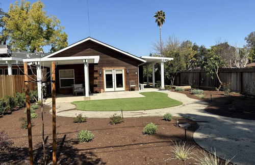 Fig Garden Apartment | Fig StudionStudio apartment walking distance from Fig Garden Village.