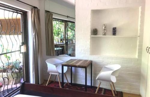 Scott Estate Apartment | Fig Tree Cottage Close to Sea and Shops