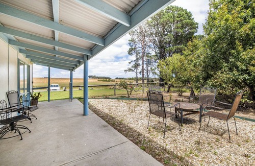 Tankerton Cottage | Figs Cottage - French Island (Sleeps up to 6) off-grid family friendly eco-stay