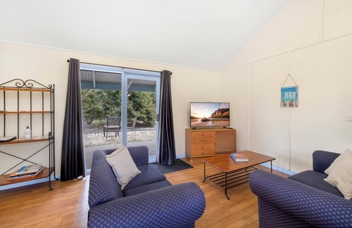 Tankerton Cottage | Figs Cottage - French Island (Sleeps up to 6) off-grid family friendly eco-stay