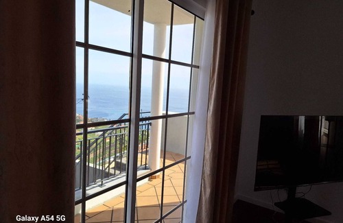 Canhas House | Figueira's House by the Atlantic
