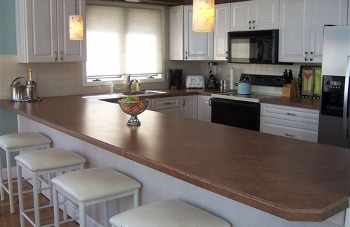 Avalon House | Final weeks of the season. Book now.