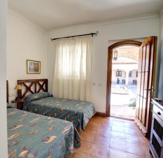 Los Yebenes Villa | FINCA EL PIRUETANO