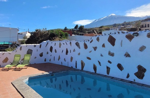 Icod de los Vinos Cottage | Finca El Poleo with pool and sea view