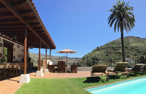 La Montana Cottage | Finca Mariola - Centennial House Santa Lucia - Swimming Pool & Jacuzzi